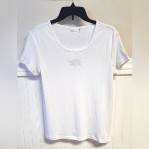 Kaktus Women's White Embroidered Rose Tee Medium - New With Tags